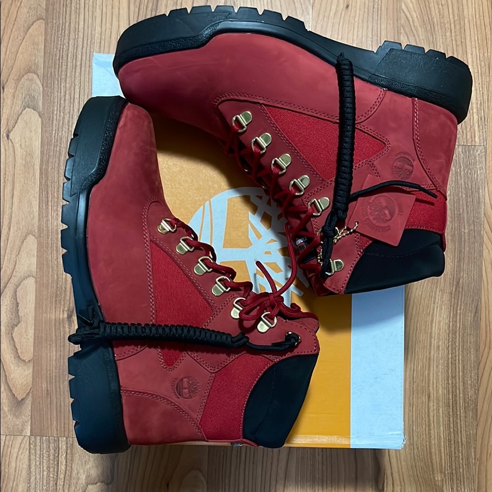 NWOT Timberland Field Boot